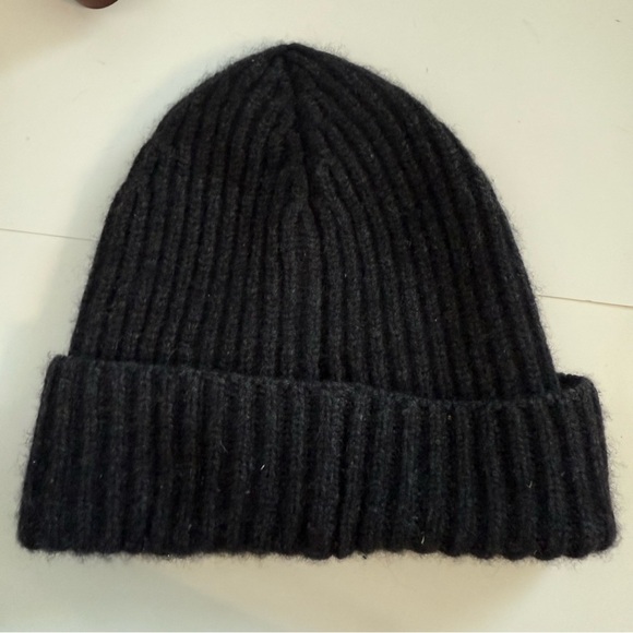 The Snow Lodge 100% Cashmere Dark Gray Beanie Snow Hat Cap - Picture 2 of 5